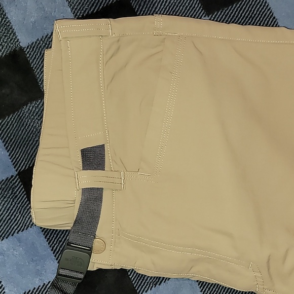 The North Face. Cargo Convertable Pant/shorts. LIKE-NEW. Men's size Large. - Picture 3 of 16